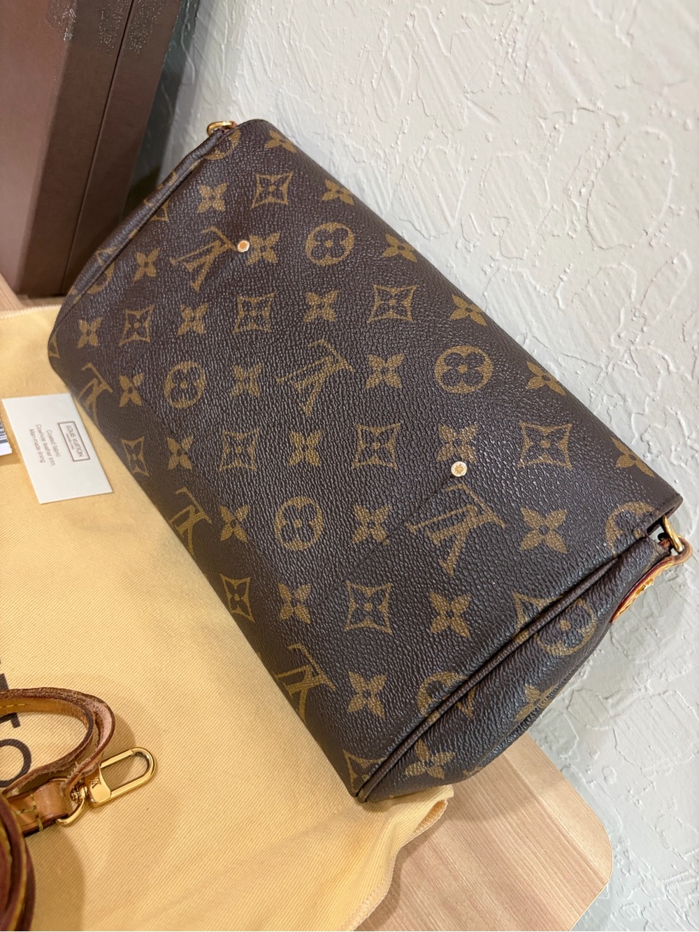 Louis Vuitton Brown Monogram Crossbody Bag with Gold Chain - Picture 5 of 10